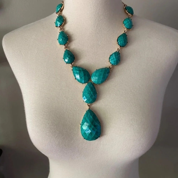 Amrita Singh Green & Gold Statement Necklace - Picture 4 of 7